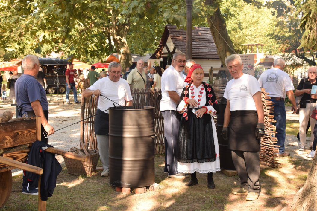 Rasinjski umirovljenici na Podravskim motivima