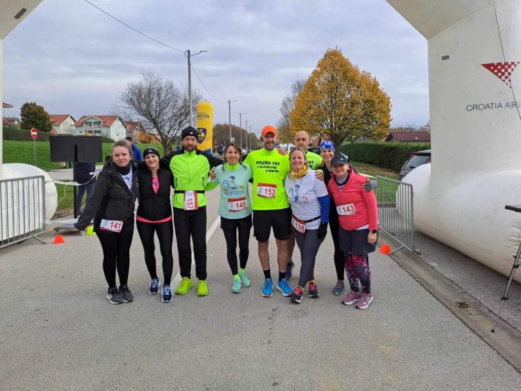 Jambrek i Lamot sa svojim kolegama na Marinskom polumaratonu