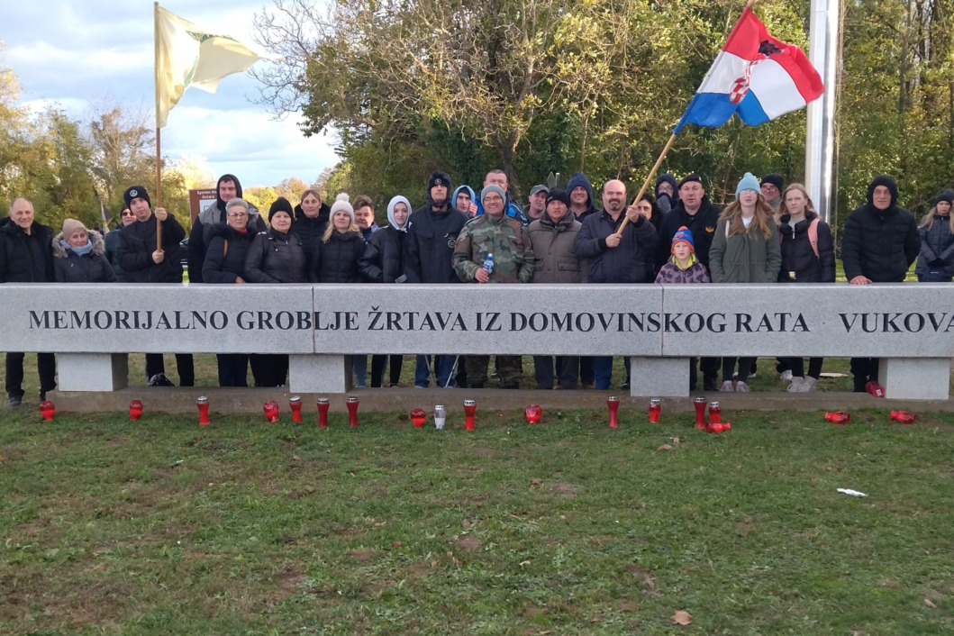 Đurđevčani na Memorijalnom groblju u Vukovaru