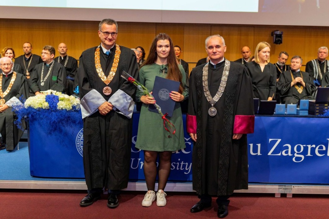 Prorektor prof. dr. sc. Boris Brkljačić, Tara Knežević i Rektor Sveučilišta u Zagrebu dr. sc. Stjepan Lakušić