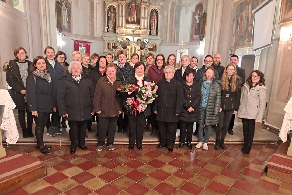 Milica Podunajec sa svojim zborašima iz Koprivničkih Bregi