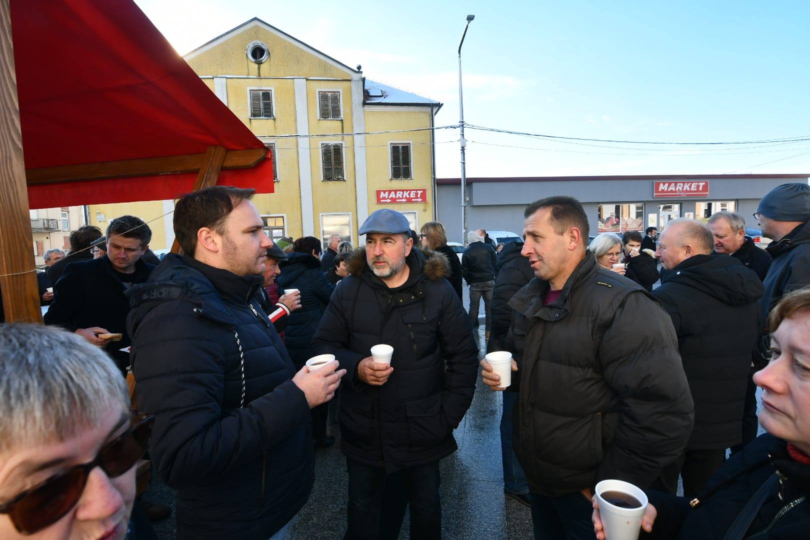 Paljenje prve adventske svijeće u Novigradu Podravskom