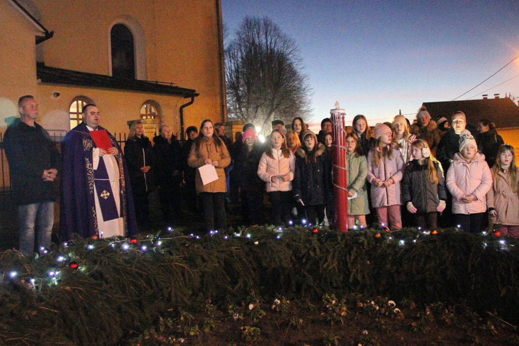 Paljenje četvrte adventske svijeće u Podravskim Sesvetama