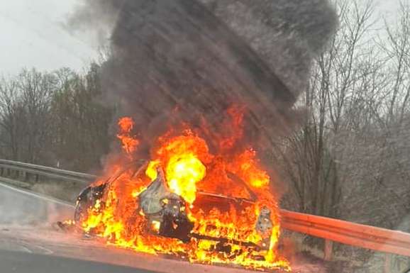 Automobil u plamenu