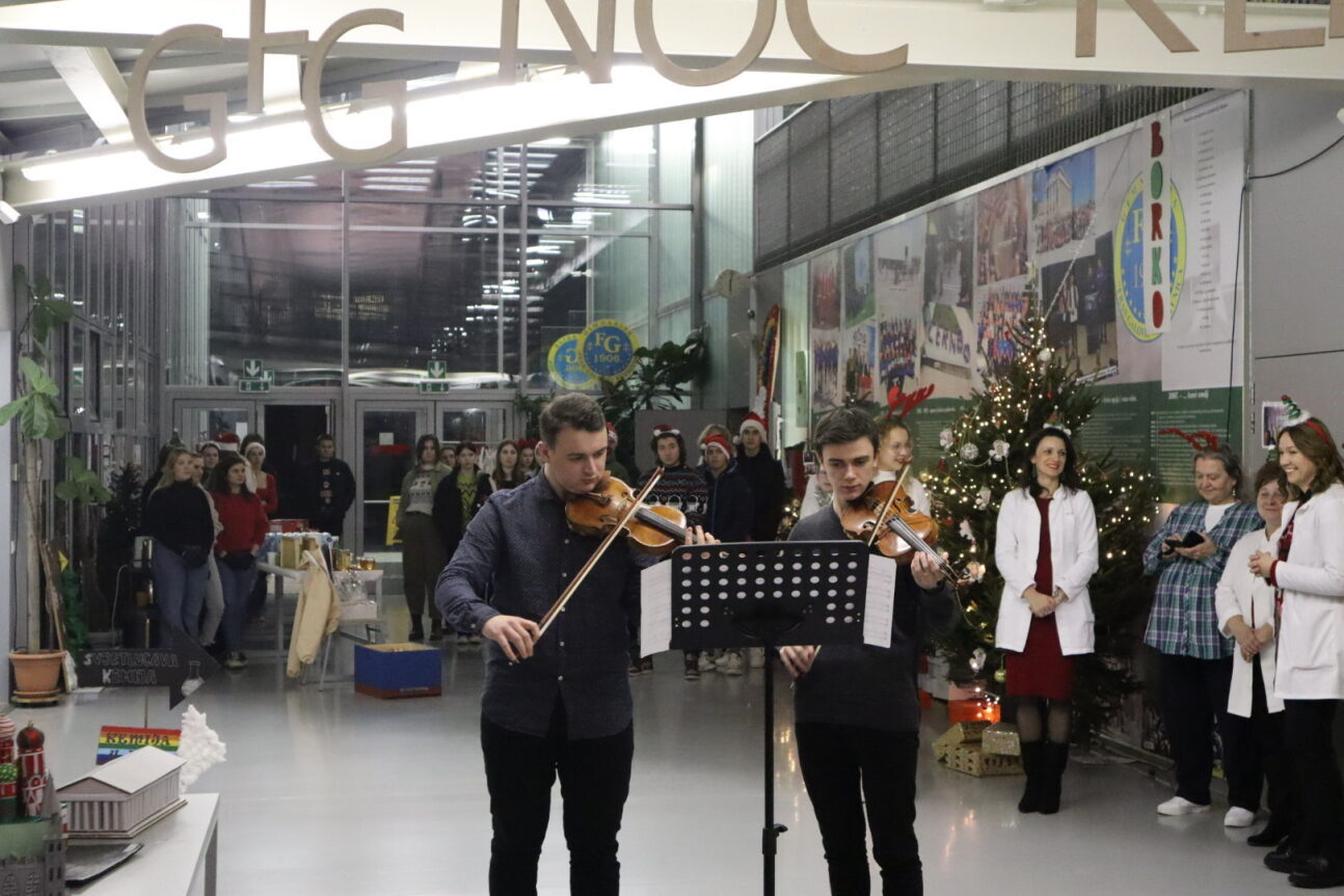 Noć kemije u Gimnaziji Fran Galović