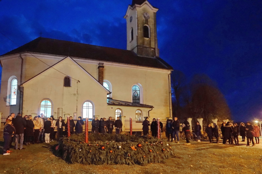 Paljenje prve adventske svijeće u Podravskim Sesvetama