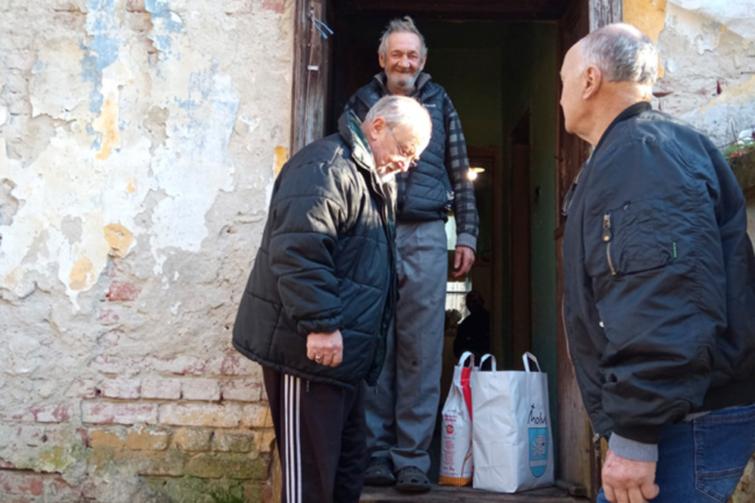 Podjela paketa potrebitim mještanima s područja općine Molve