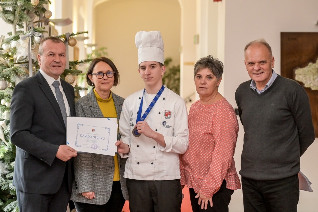 Dobitnici medalja i nagrada na prijemu kod župana Stričaka u Varaždinu