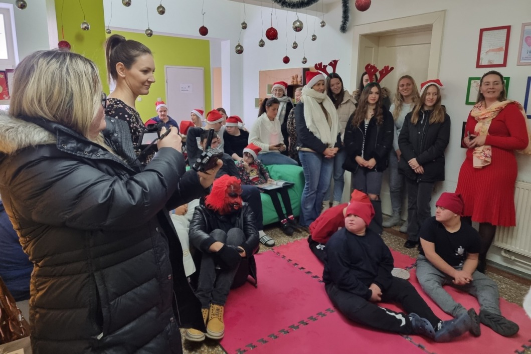 Sveti Nikola posjetio učenike s teškoćama u razvoju u Đurđevcu