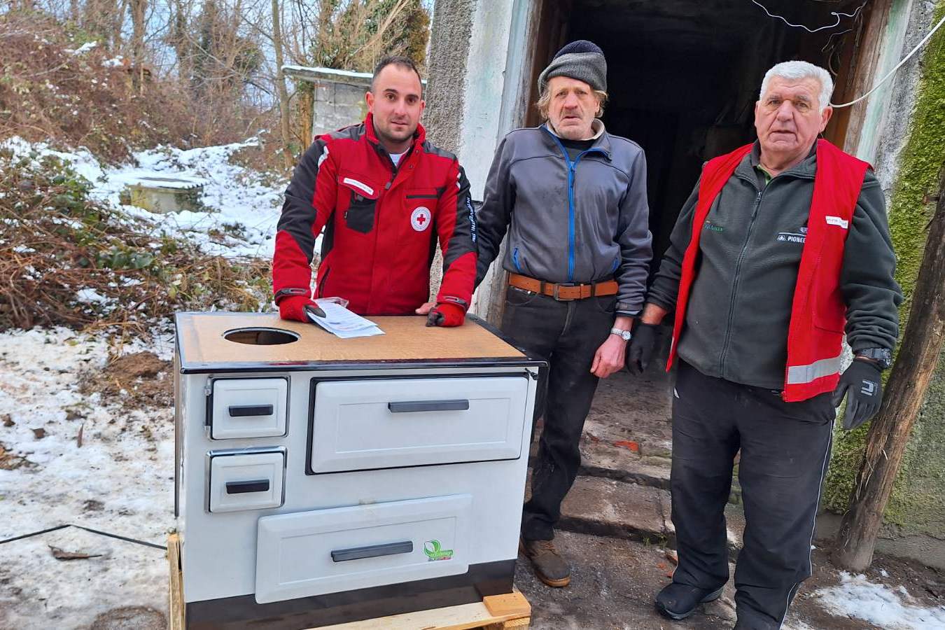 Djelatnici Crvenog križa i Ivo Horvat