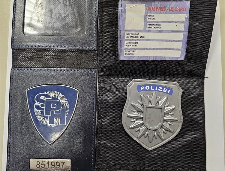 Lažne policijske značke