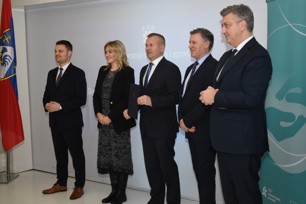 Varaždinski župan Stričak na dodjeli odluke o odobrenim sredstvima za projekte