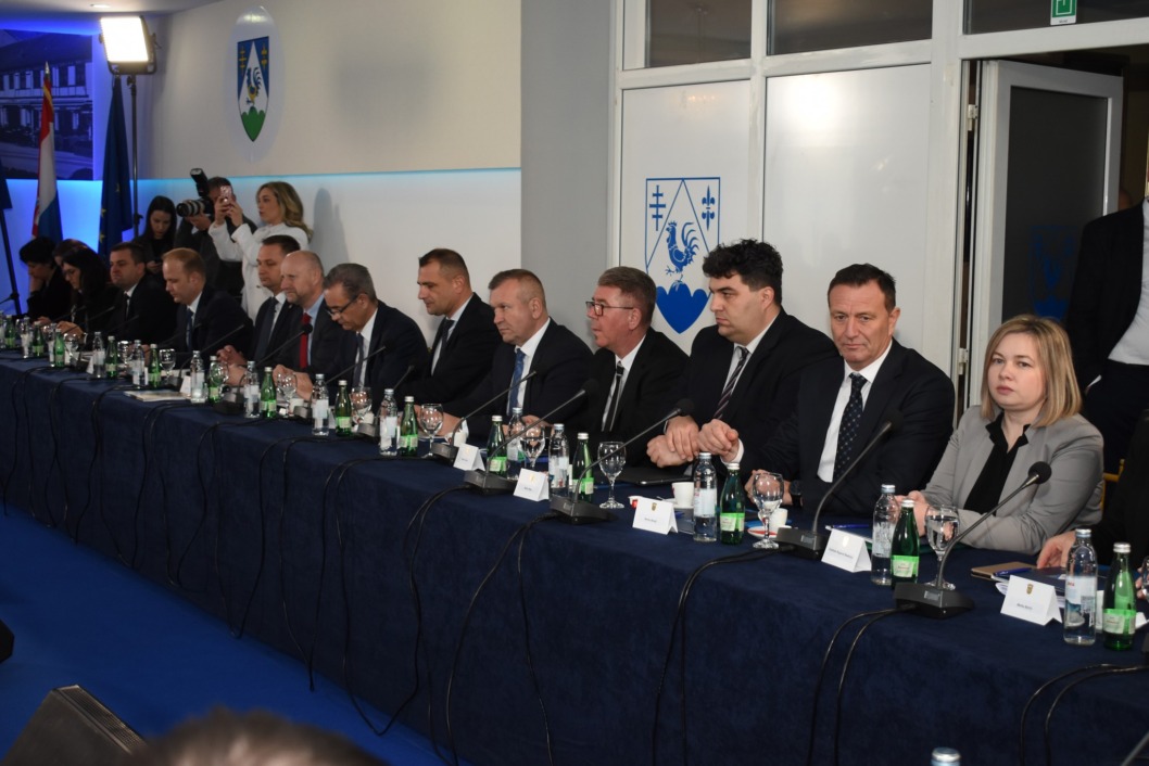 Župani i gradonačelnici na sastanku s premijerom Plenkovićem