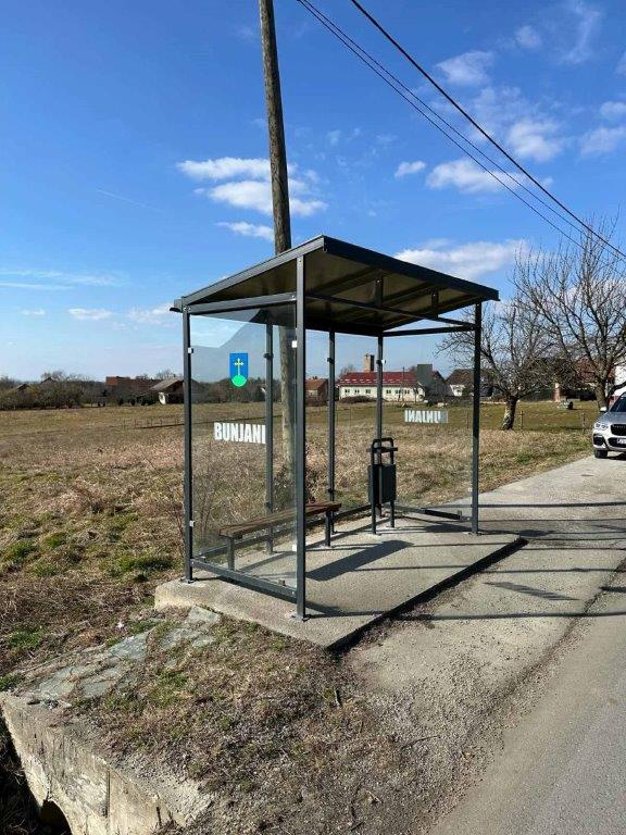 Autobusna nadstrešnica u mjestu Bunjani