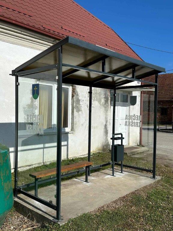 Autobusna nadstrešnica u mjestu Rečica Kriška