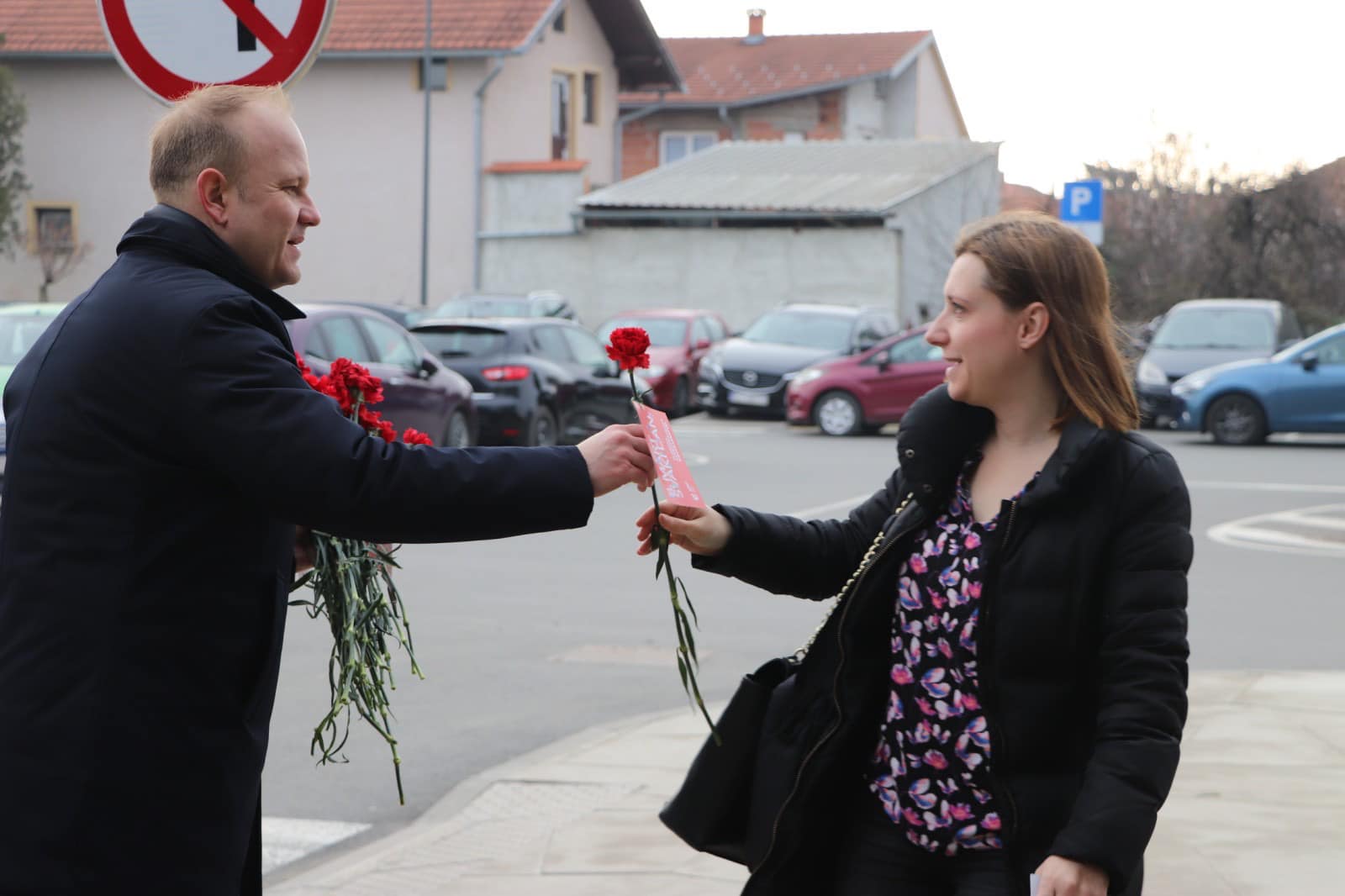 Podjela karanfila za Dan žena