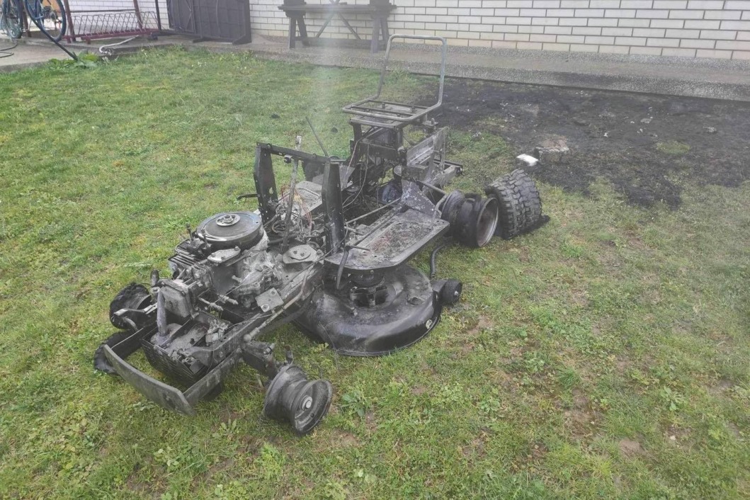 Izgorjela traktorska kosilica