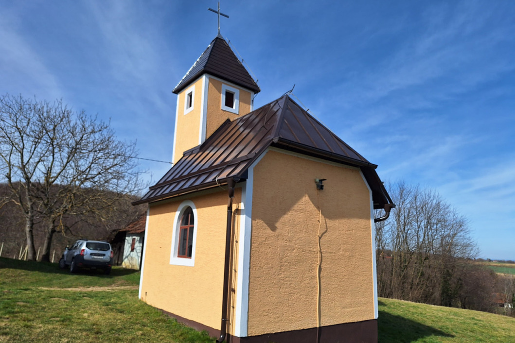 Kapela svetog Jurja na vinogradarskom brijegu Prkos iznad Novigrada Podravskog