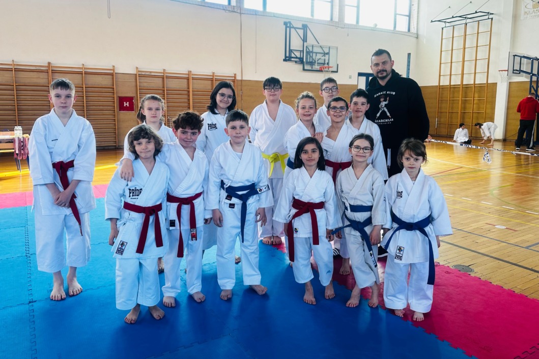 Članovi Karate kluba Akademija i trener Luka Cestar