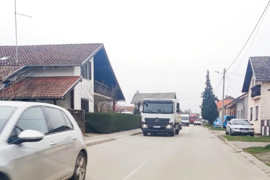 Prometna gužva u Čakovečkoj ulici u Koprivnici