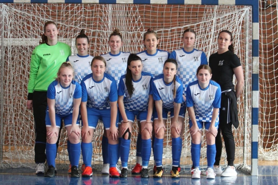 Futsal ekipa koprivničke Srednje škole s trenericom Ivanom Gregurina