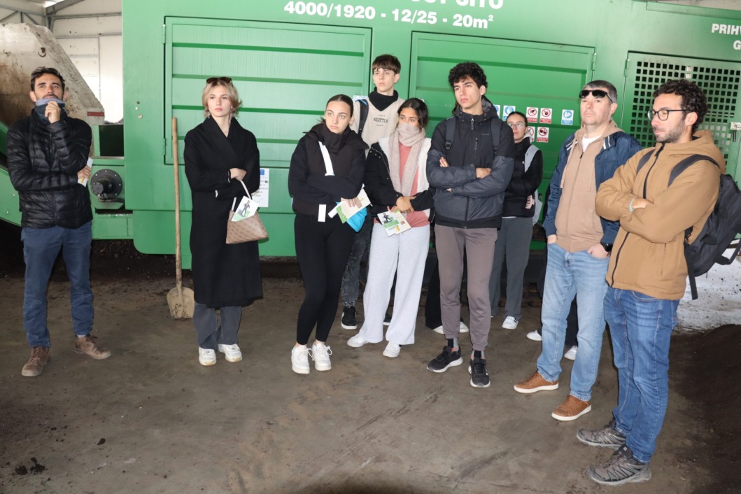 Učenici iz Španjolske i koprivničke Gimnazije Fran Galović posjetili reciklažno dvorište i kompostanu Herešin