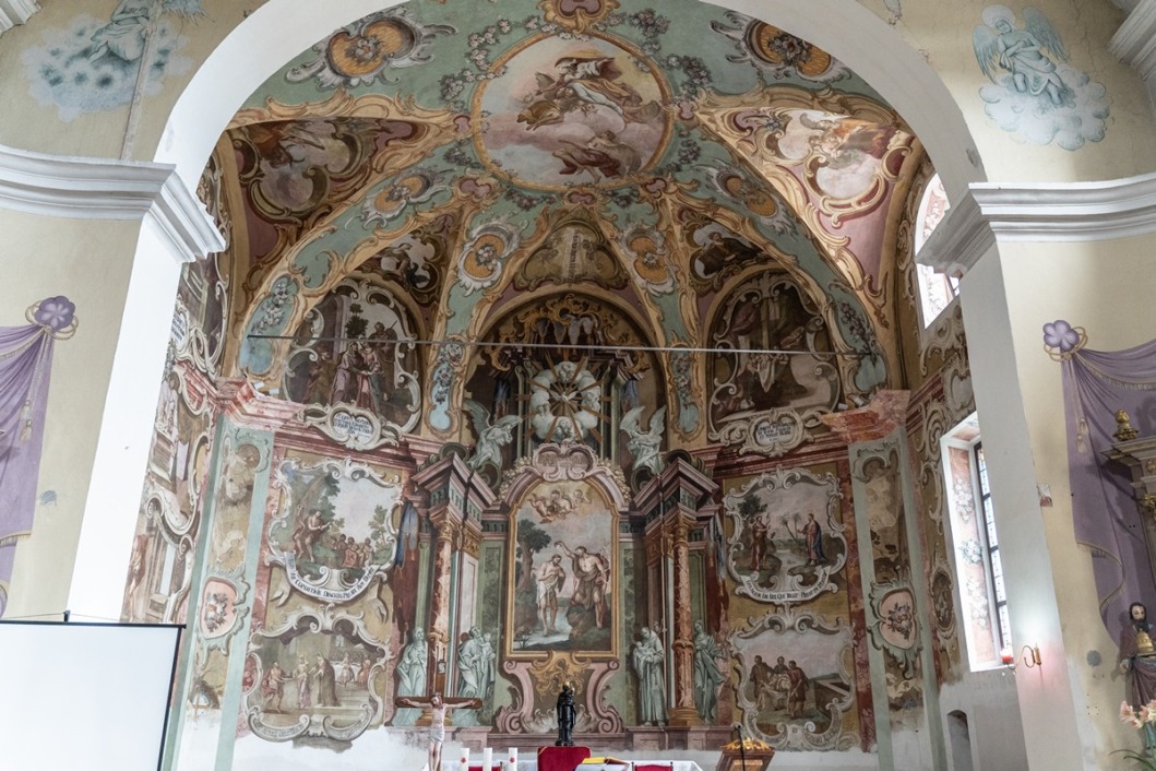 Unutrašnjost župne crkve u Koprivničkom Ivancu