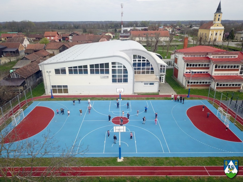 Školsko igralište u Goli
