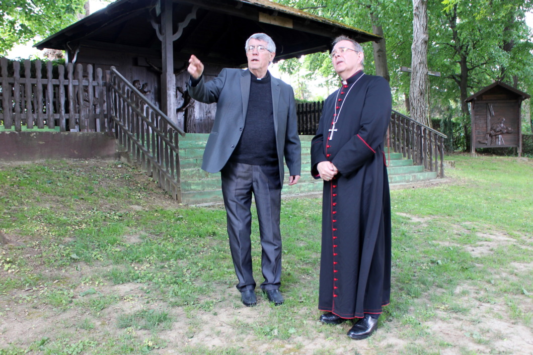 Močilski župnik mons. Leonard Markač i varaždinski biskup mons. Bože Radoš