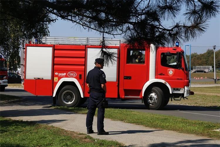 Policajac i vatrogasci