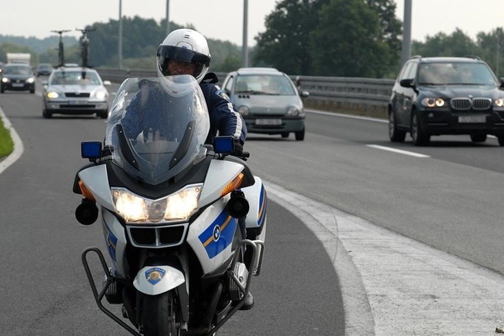 Policajac na motociklu