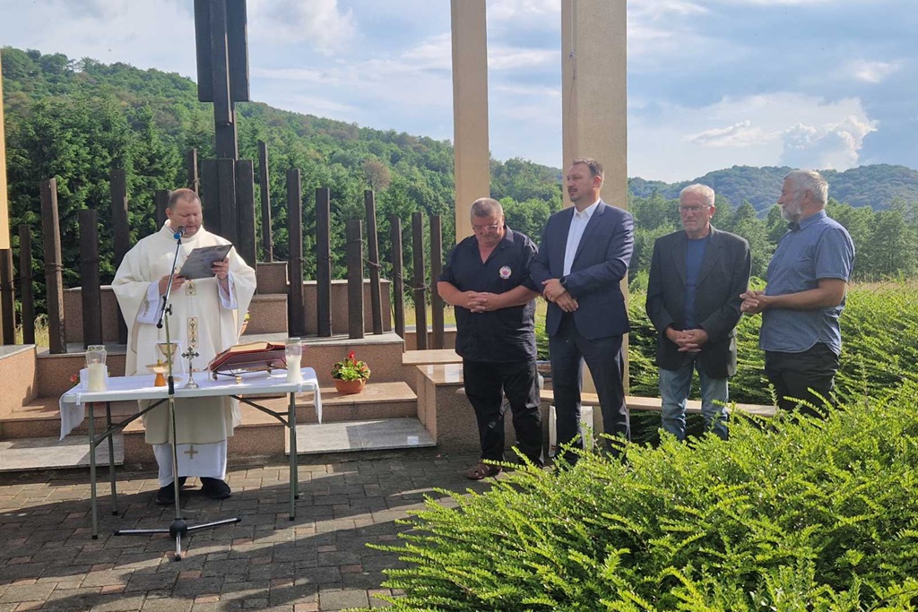  Sjećanje na žrtve kod spomen-obilježja na Kipišću