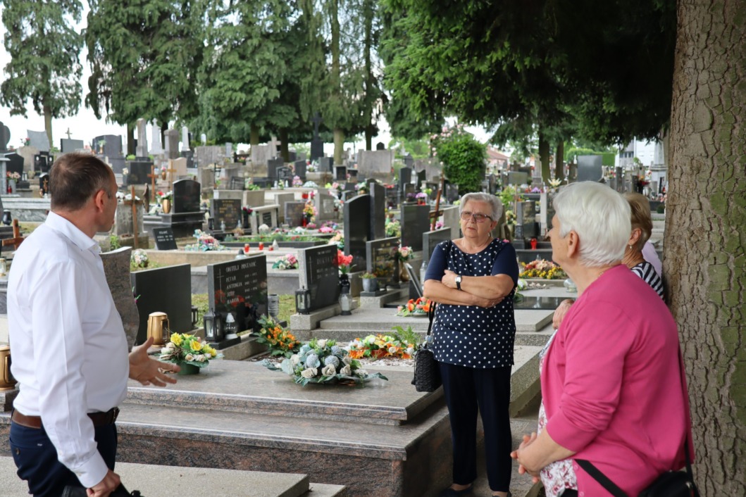 Edukativna šetnja koprivničkim grobljem