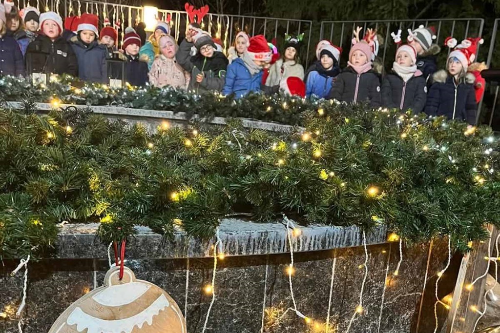 Paljenje prve adventske svijeće u Novom Marofu