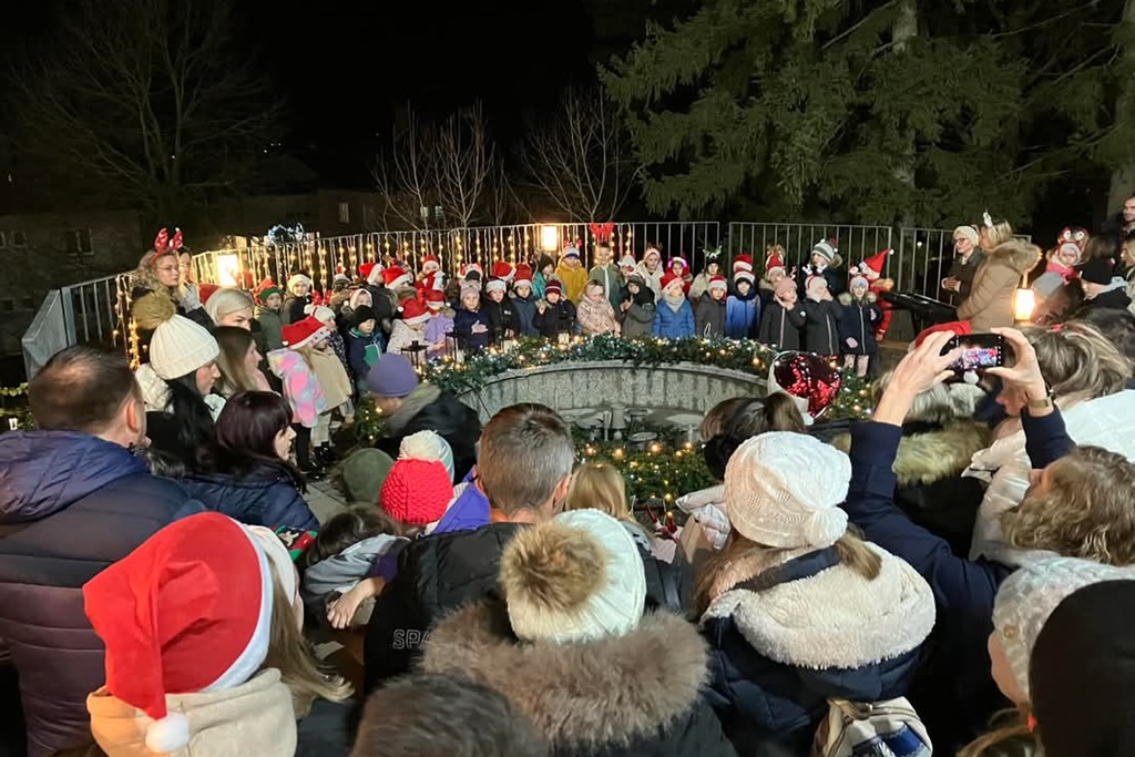 Paljenje prve adventske svijeće u Novom Marofu