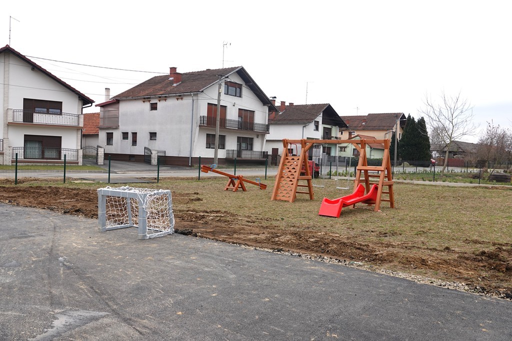 Dječje igralište u Škurdijevoj ulici