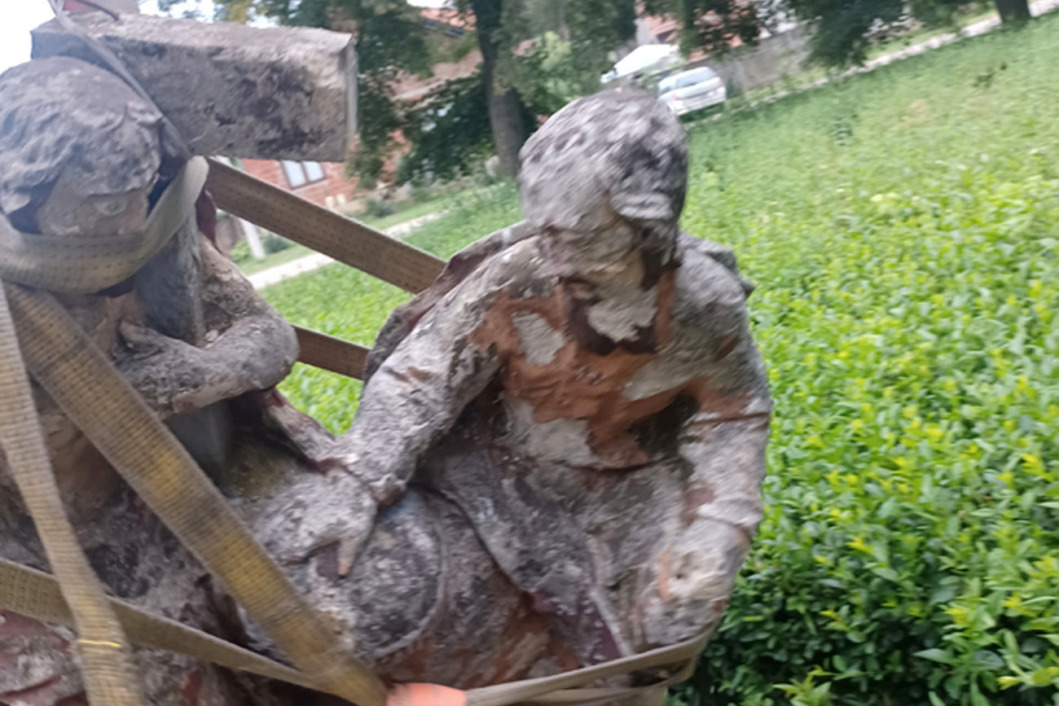 Kip Presvetog Trojstva u parku Pod lipama