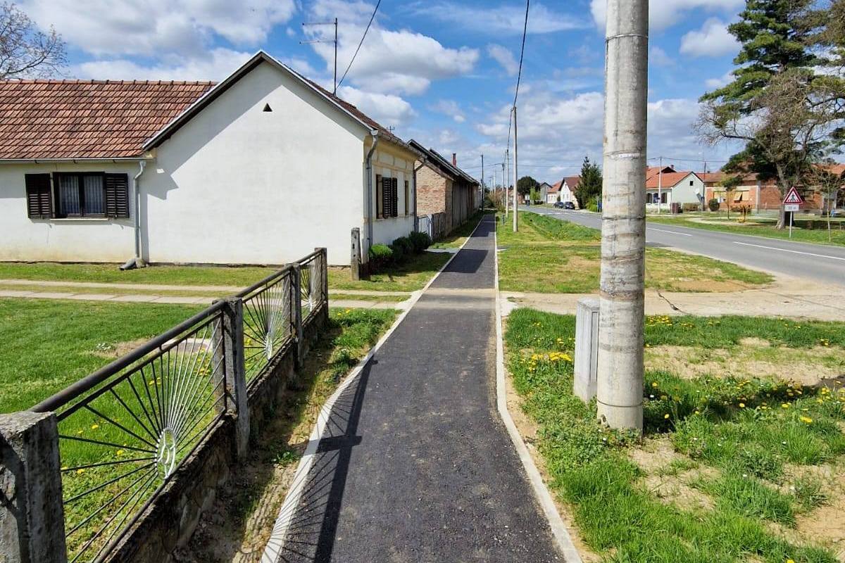 Pješačka staza u Đelekovcu