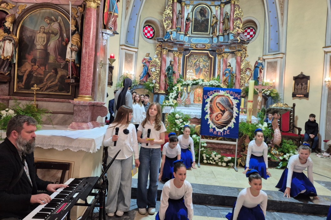 Učenice Osnovne škole Đuro Ester u župnoj crkvi u Močilama