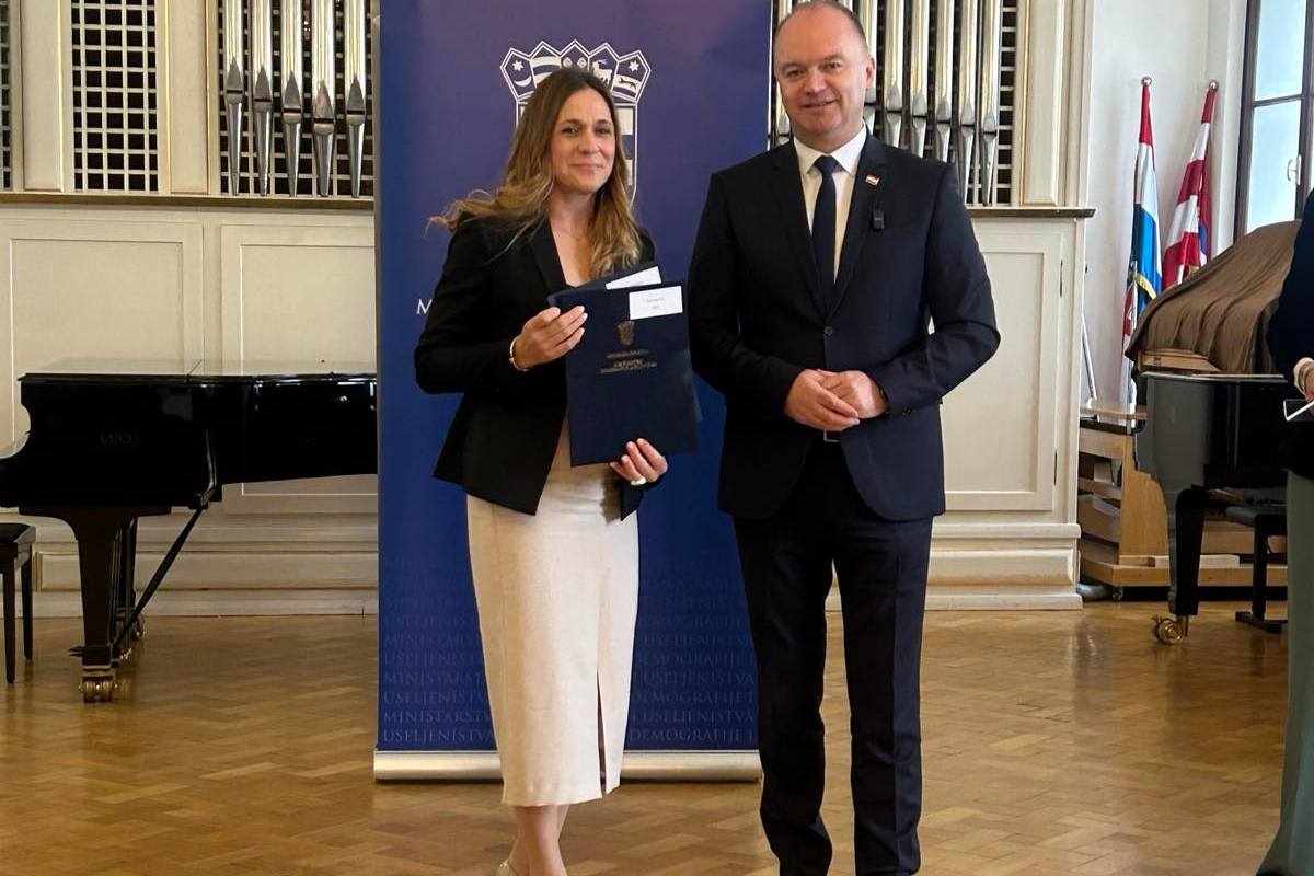 Ravnateljica dječjeg vrtića Maslačak Marija Čupen Tomica i ministar Ivan Šipić