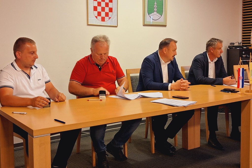Potpisivanje ugovora za asfaltiranje nerazvrstanih cesta na području Novog Marofa