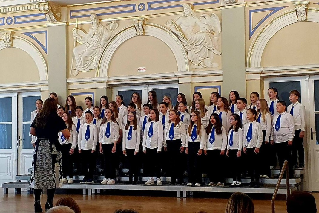 Pjevački zbor mlađeg uzrasta