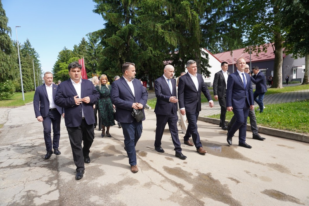 Predsjednik Zoran Milanović s domaćinima u koprivničkom kampusu