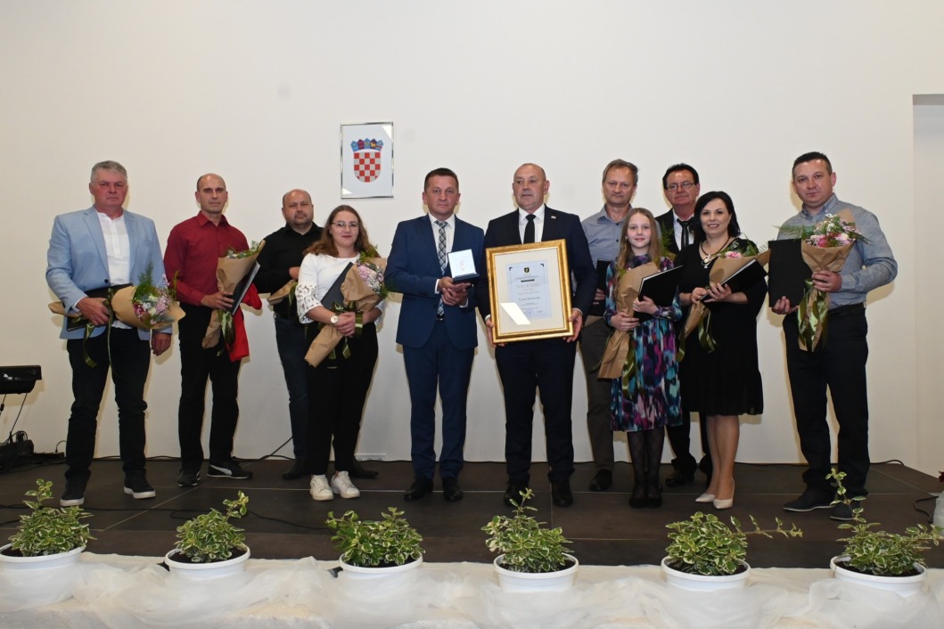 Dobitnici javnih priznanja