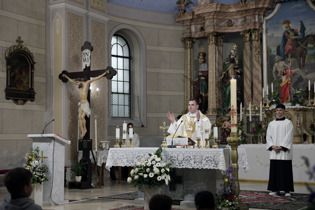 Župnik i dekan preč. Marijan Kovačić