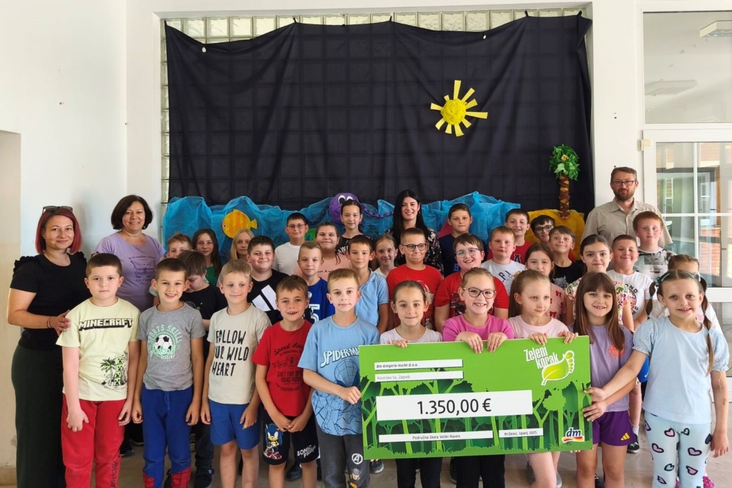 dm je nagradio učenike Područne škole Veliki Raven s 1350 eura za doprinos zaštiti okoliša