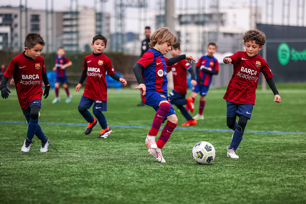 Mladi igrači u Barceloninom kampu