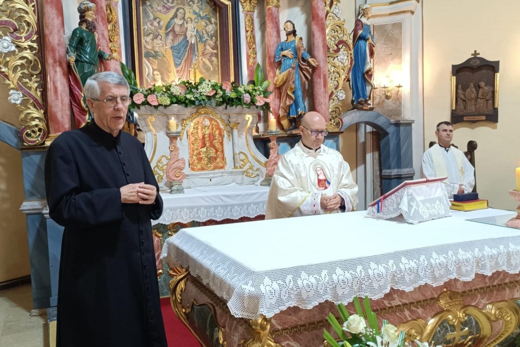 Mons. Leonard Markač, vlč. Damir Slamek i preč. Dominik Vukalović