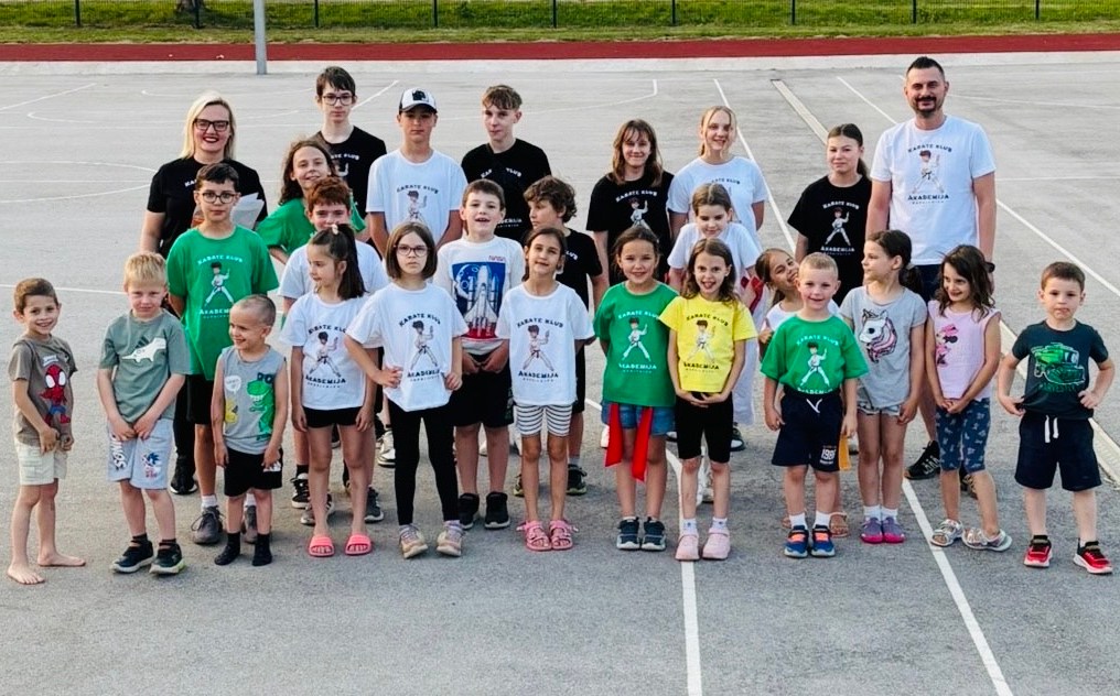 Članovi Karate kluba Akademija