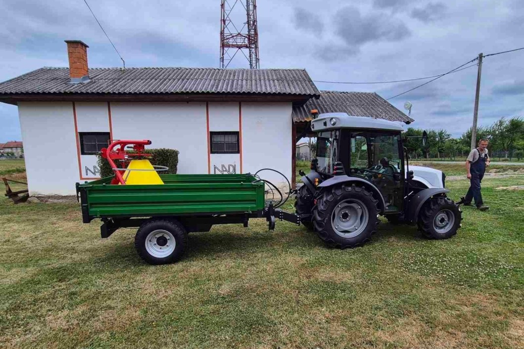 Novi traktor